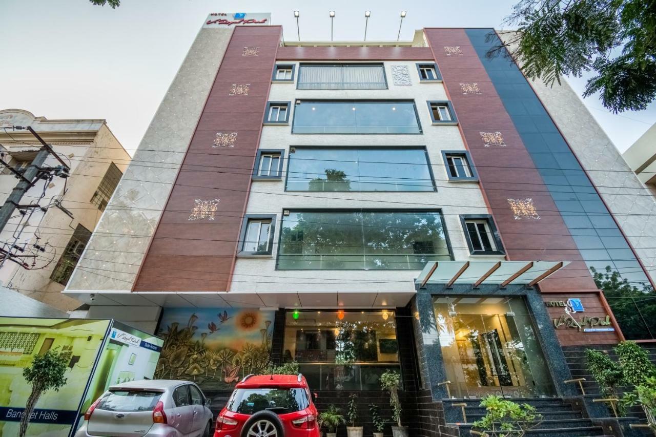 Hotel V Royal Park Guntūr Eksteriør bilde